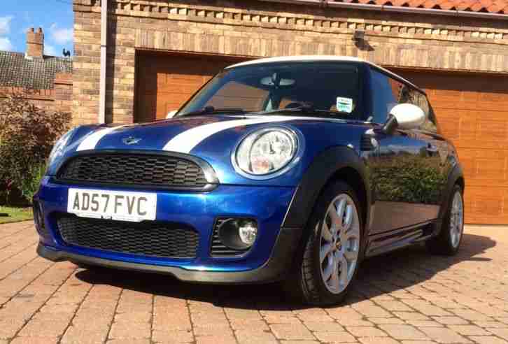 MINI COOPER R56 2007 (John Cooper Works Bodykit)
