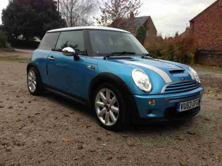 MINI COOPER S 1.6 (1598cc) IN METALLIC ELECTRIC BLUE HALF LEATHER INTERIOR