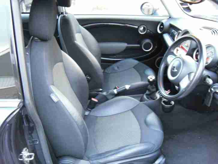 MINI COOPER S - LOW MILEAGE - FULL SERVICE HISTORY