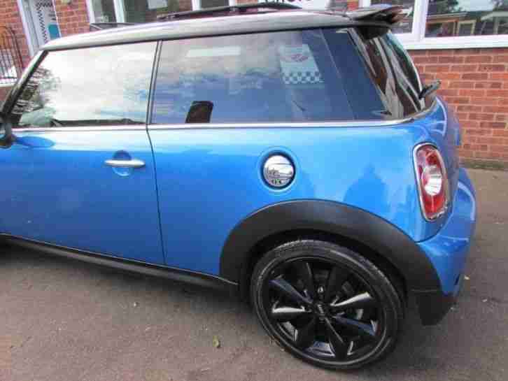 MINI Cooper S Hatchback (60) ONE LADY OWNER, OVER Â&pound;4000 OF EXTRAS
