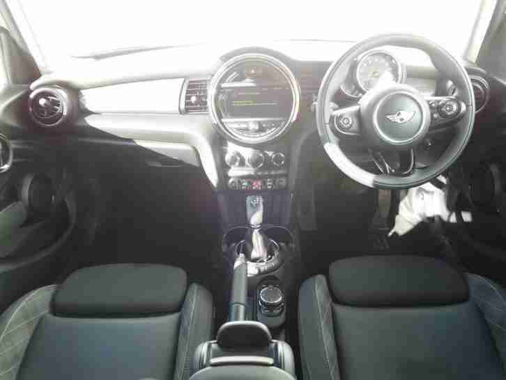 MINI Hatchback 1.5 Cooper D 5dr Auto [Chili/Media Pack XL]