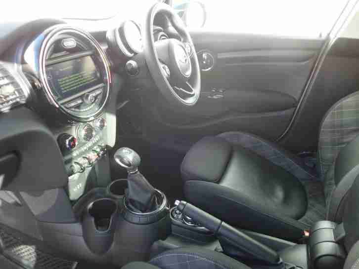 MINI Hatchback 1.5 Cooper D 5dr Auto [Chili/Media Pack XL]