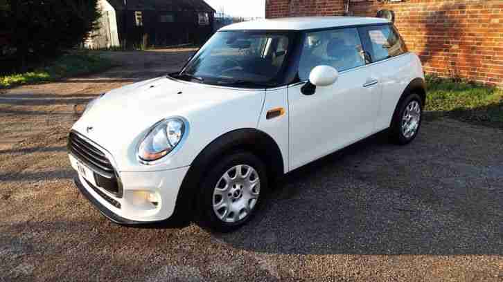 MINI ONE 15 REG, WHITE. ONLY 18,000 MLS, VERY VERY MINOR DAMAGED SALVAGE DRIVES