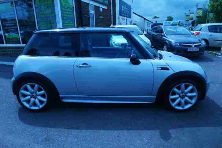 One 1.6 Cooper Hatchback 3d 1598cc