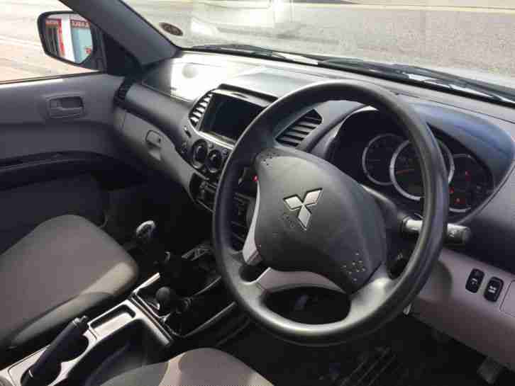 MITSUBISHI L200 4LIFE Double Cab DI-D 4X4