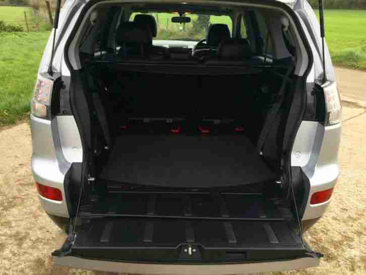 MITSUBISHI OUTLANDER ELEGANCE DI-D SILVER FANTASIC FAMILY 4x4 7 SEATER, LOOK!!!