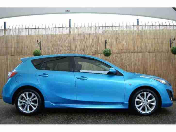 Mazda 3 Sport in blue