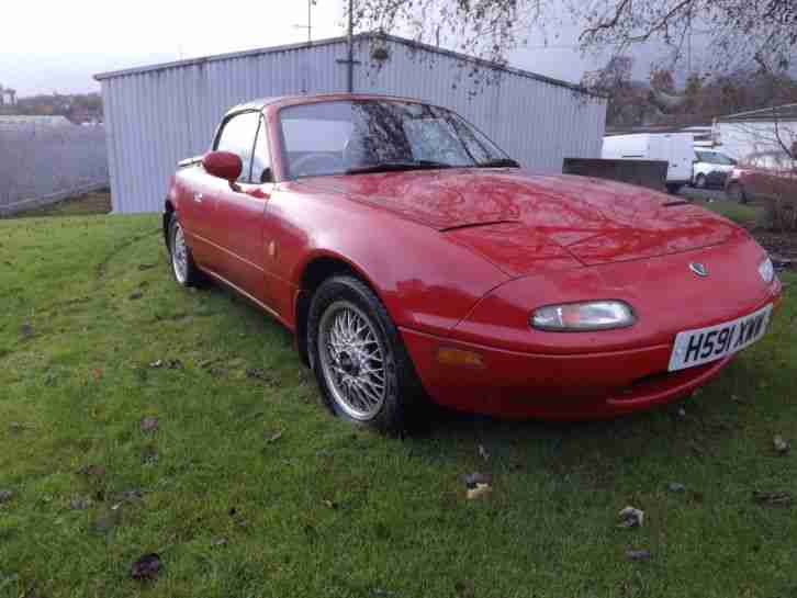 Mazda MX 5 MK1 Eunos Roadster 1.6 in Red