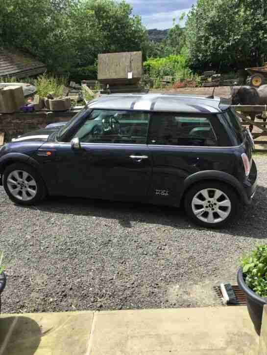 Mini Cooper 1600cc, 2004,mot Jan 2020, drives wel,private reg included in sale .