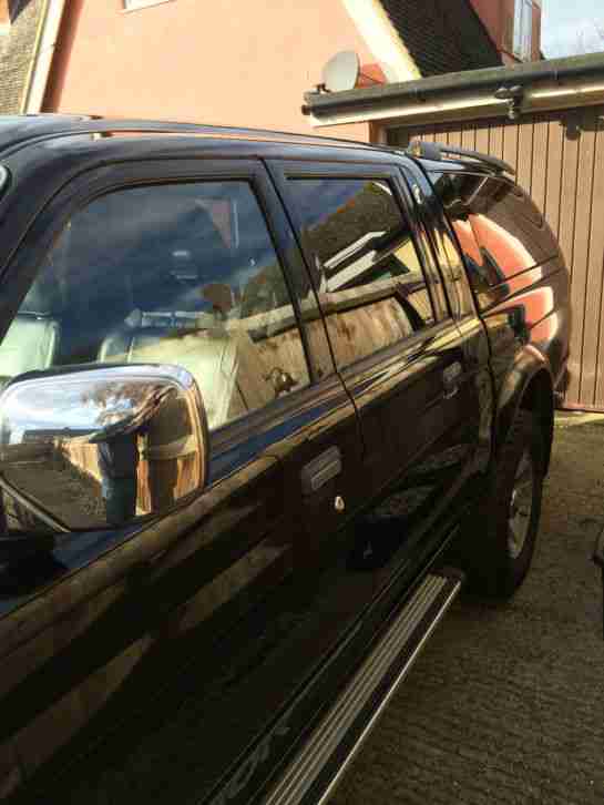 Mitsubishi 200 Warrior 2.5 Turbo Diesel 4x4 Double Cab Pickup 5 seater