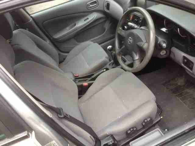 Nissan Almera 1.5 SE. £795