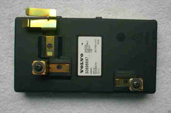 OEM Volvo S40 Turbo CEM Central Electronic Body Control Module LHD #30896697