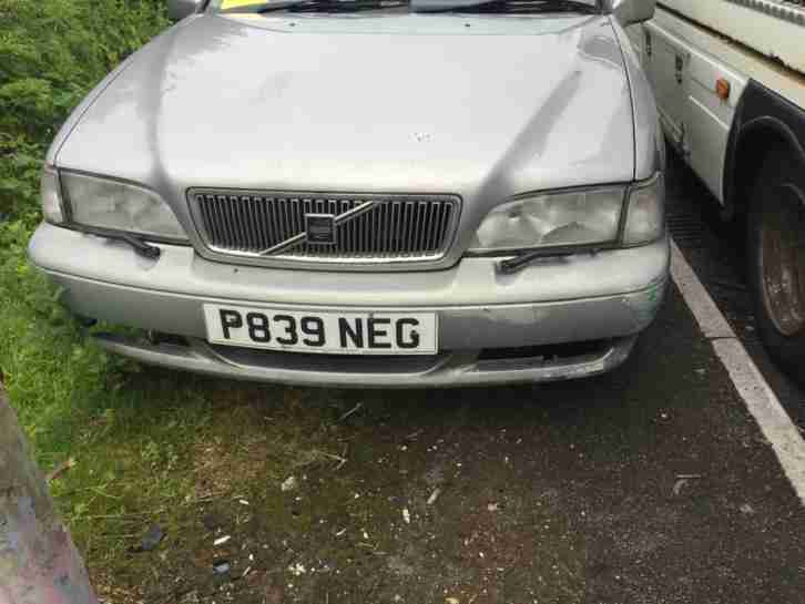 P Reg Volvo V70 Auto 2.5 Petrol Estate For spares or Repair