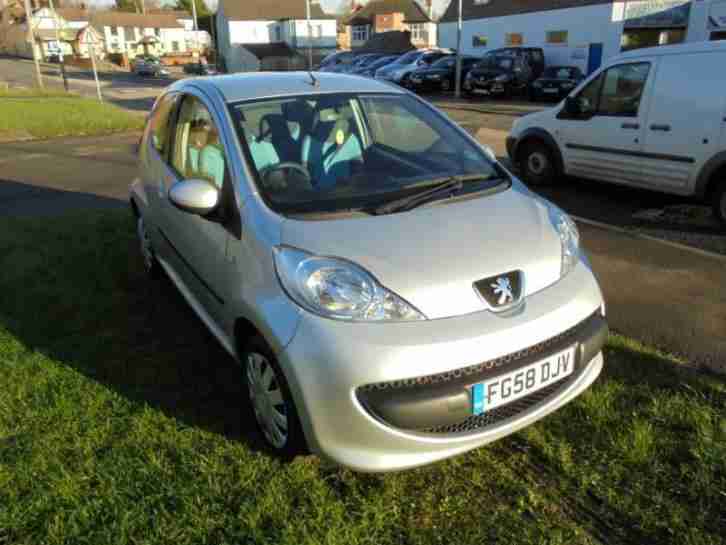 Peugeot 107 1.0 12v Urban Move Hatchback 3d 998cc