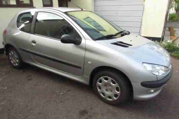 Peugeot 206 - 3 Door Hatchback - Silver - 12 Month MOT
