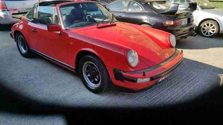 911 SC targa in guards red