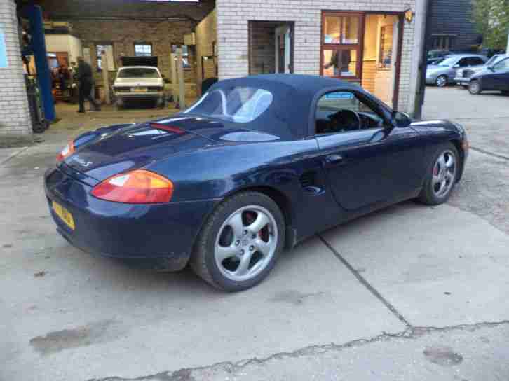 Porsche Boxster 3.2 S in blue