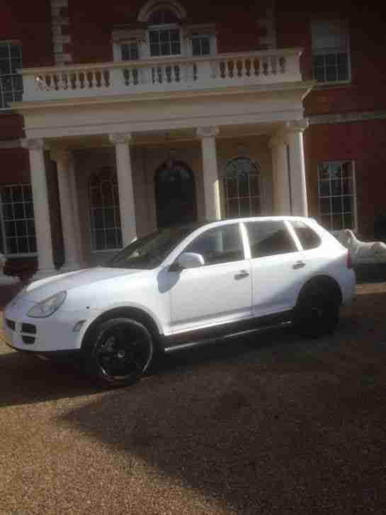 Porsche Cayenne S fully wrapped in white new mot drives great