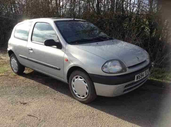 RENAULT CLIO 1.2 Serviced MOT Great learner first car run around.