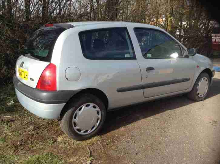 RENAULT CLIO 1.2 Serviced MOT Great learner first car run around.
