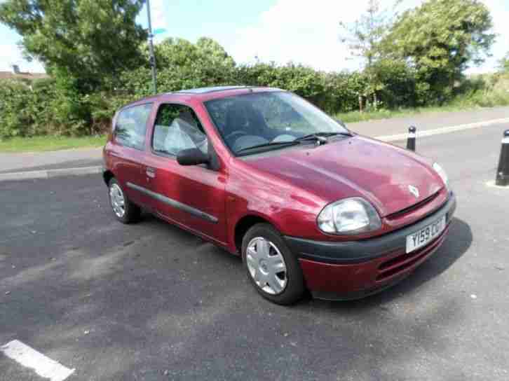 RENAULT CLIO GRANDE 12 Months MOT Ideal first car! 2001 Petrol Manual in Red