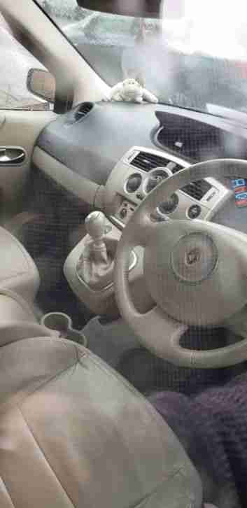 RENAULT GRAND SCENIC 7 SEATER LEATHER INTERIOR