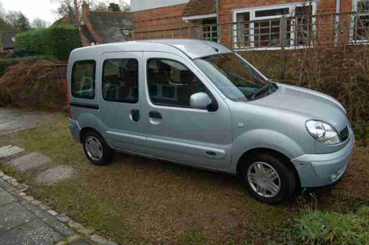 RENAULT KANGOO 1.6 (AUTO) with fitted DISABILITY HOIST