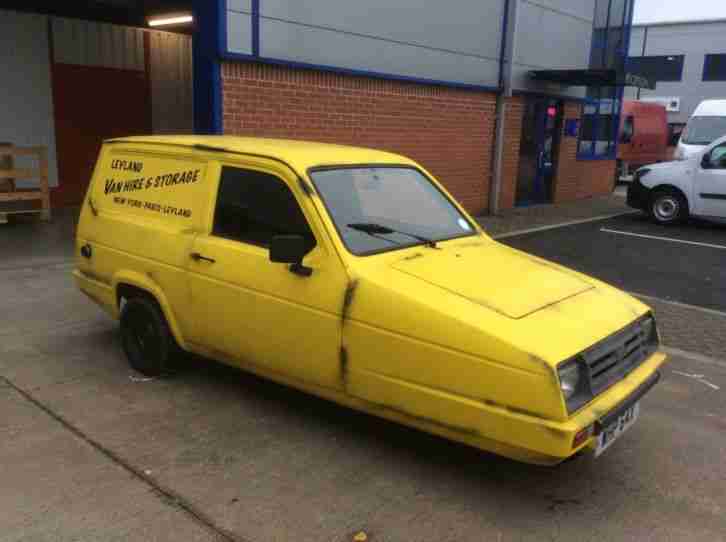 Reliant Rialto Del Boy look alike advertising bargain