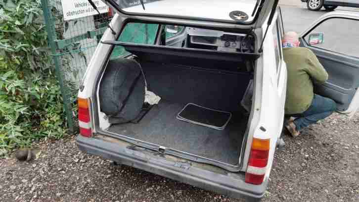 Reliant Robin