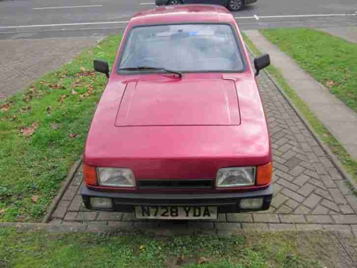 Reliant Robin LX - Red - For Spares Or Repair