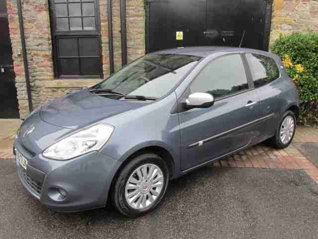 Renault Clio 1.2 16v ( 75bhp ) 2009MY I - Music