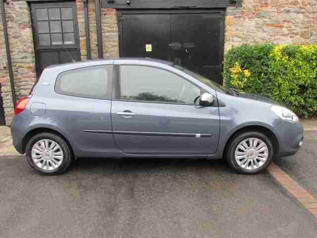 Renault Clio 1.2 16v ( 75bhp ) 2009MY I - Music
