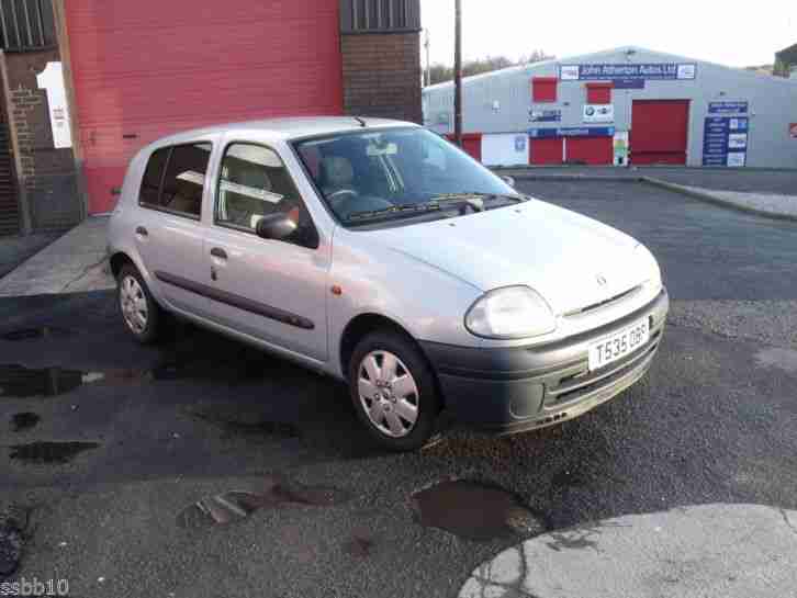 Renault Clio 1.2L Spares or repair, project, first car, cheap insurance, No MOT!