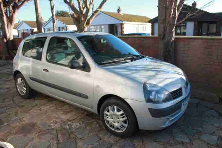 Renault Clio 2003. Renault car from United Kingdom