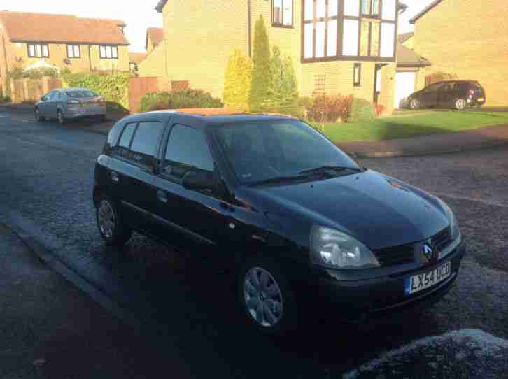 Renault Clio Authentique 1.2 8v 5 Door hatchback