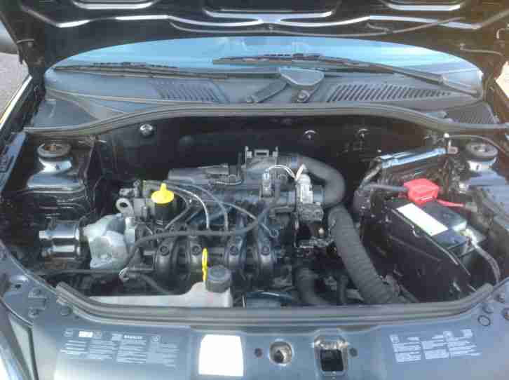 Renault Clio Authentique 1.2 8v 5 Door hatchback