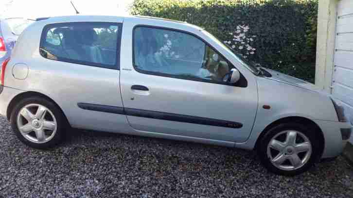 Renault Clio Extreme 02 Plate MOT Failure