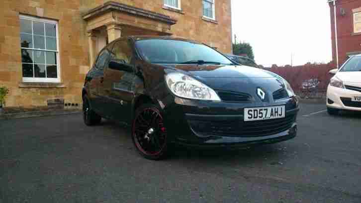 Renault Clio Extreme. Renault car from United Kingdom