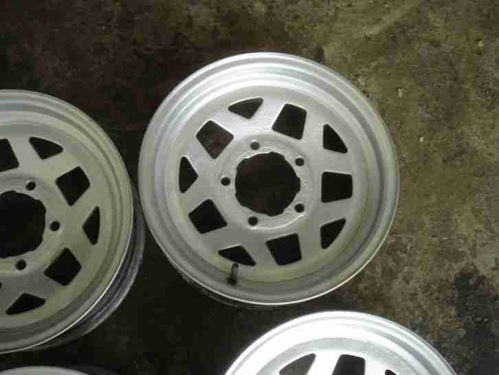 SET OF 4 DAIHATSU FOURTRAK 2.8 STEEL RIMS 15"
