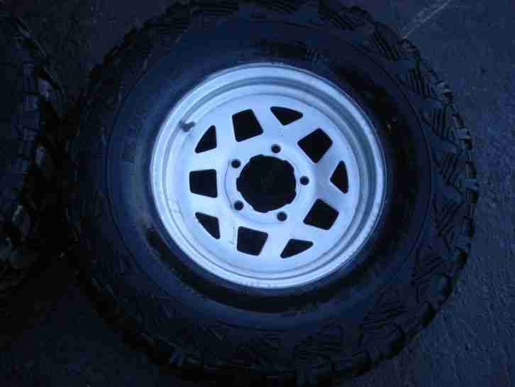 SET OF 4 DAIHATSU FOURTRAK 2.8 WHEELS AND KUMHO 31 x 10.50 x 15 TYRES(NOT ALLOY)