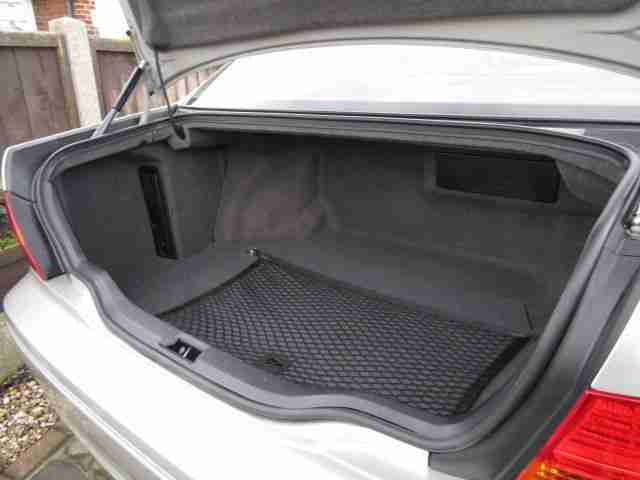 SILVER LEXUS LS 430 .