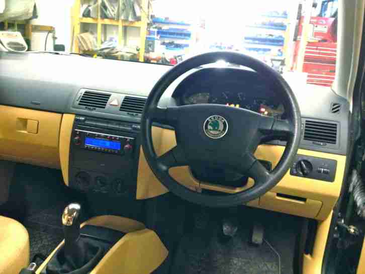 SKODA FABIA ELEGANCE 16V GREEN LOW MILES 53,000 HIGHLINE NOV 2000/ 2001 MODEL