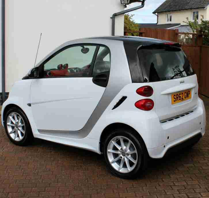 SMART FORTWO 1.0 MHT PASSION AUTOMATIC, CRYSTAL WHITE, PANORAMIC ROOF, SAT NAV..