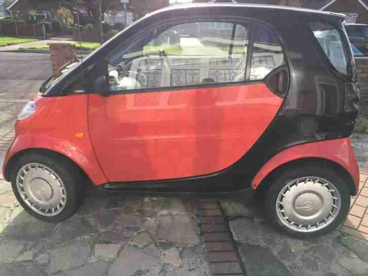 FORTWO CAR 2002 RED AND BLACK SEMI