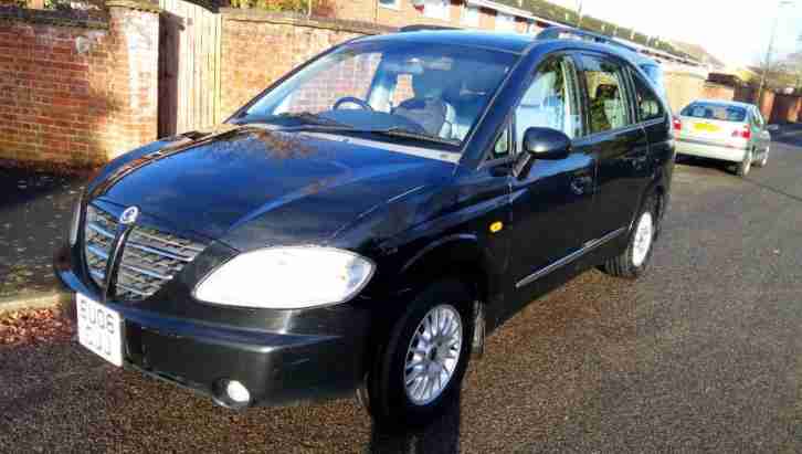 Ssangyong RODIUS. Ssangyong car from United Kingdom