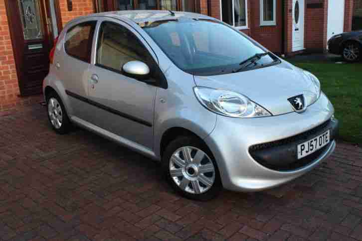 STUNNING 2007 57 PEUGEOT 107 AYGO C1 URBAN SILVER, 1 LADY OWNER, LOW MILEAGE
