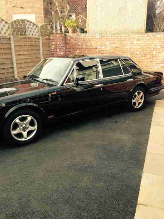 STUNNING BLACK BENTLEY TURBO R 1989