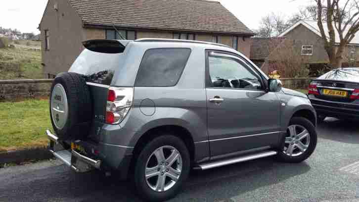 SUZUKI GRAND VITARA VVT GREY 4X4 3 door low mileage bargain.