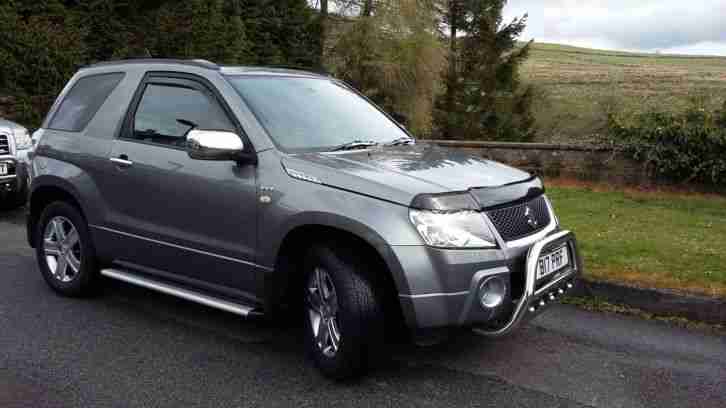 SUZUKI GRAND VITARA VVT GREY 4X4 3 door low mileage bargain.