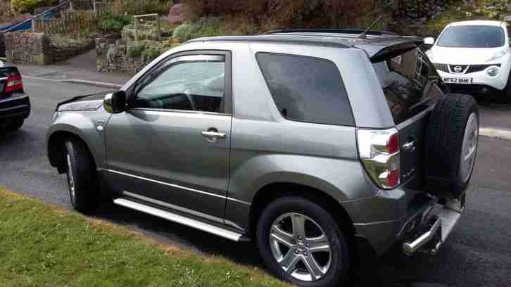 SUZUKI GRAND VITARA VVT GREY 4X4 3 door low mileage bargain.